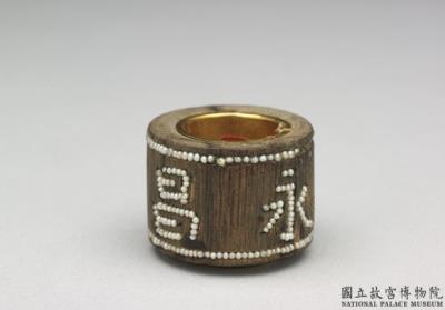 图片[3]-Agarwood archer’s ring with pearl-and-gold inlay, Qing dynasty (1644-1911)-China Archive